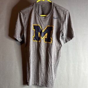Nike Men's Gray T-Shirt with Michigan Logo size small